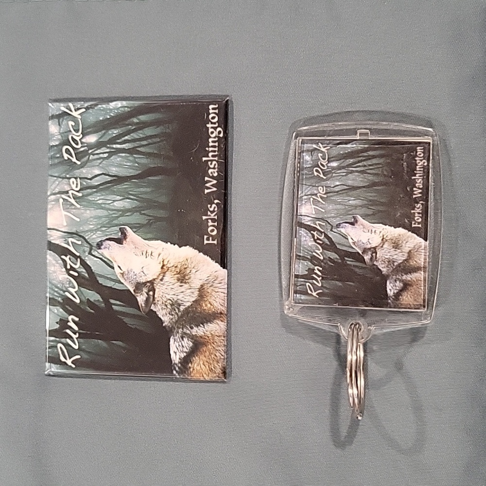 Twilight Team Werewolf "Run with the Pack" Fridge Magnet and Keychain Set